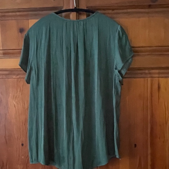 Ricki’s green short sleeve v neck blouse - Picture 2 of 5